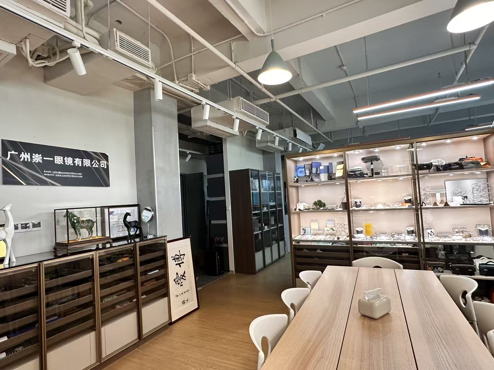 崇一眼镜代理的日系镜架产品陈列
