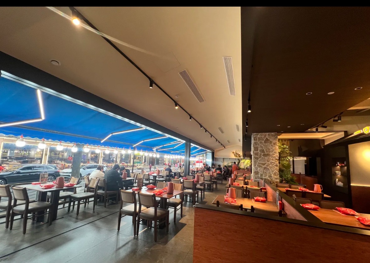 青岛院子·百姓海鲜店内环境实拍，院子氛围温馨适合聚餐